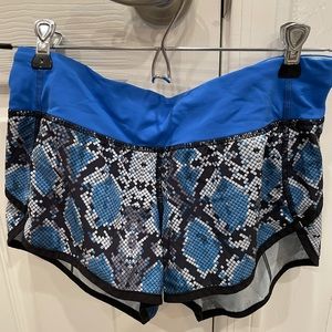 Luluelmon Speed Shorts 2.5” - size 4